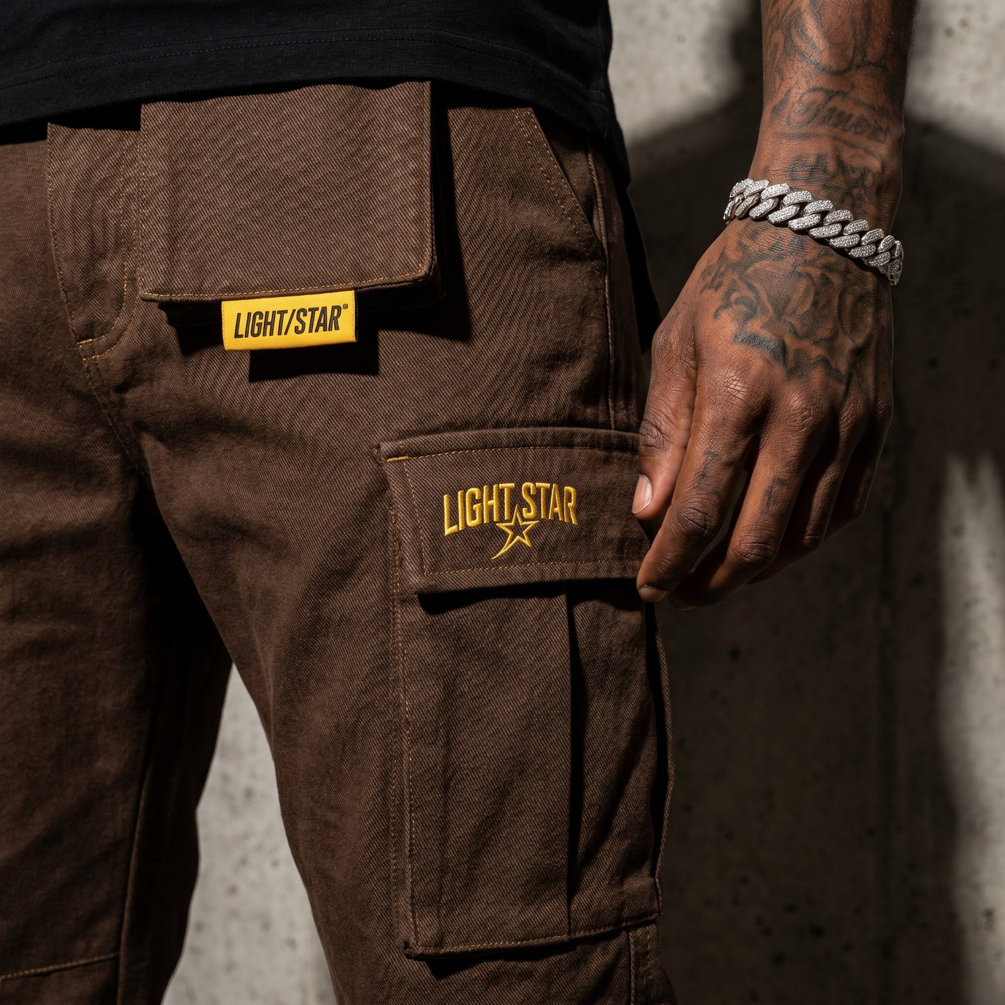 Light Star Cargo Brown Field detail
