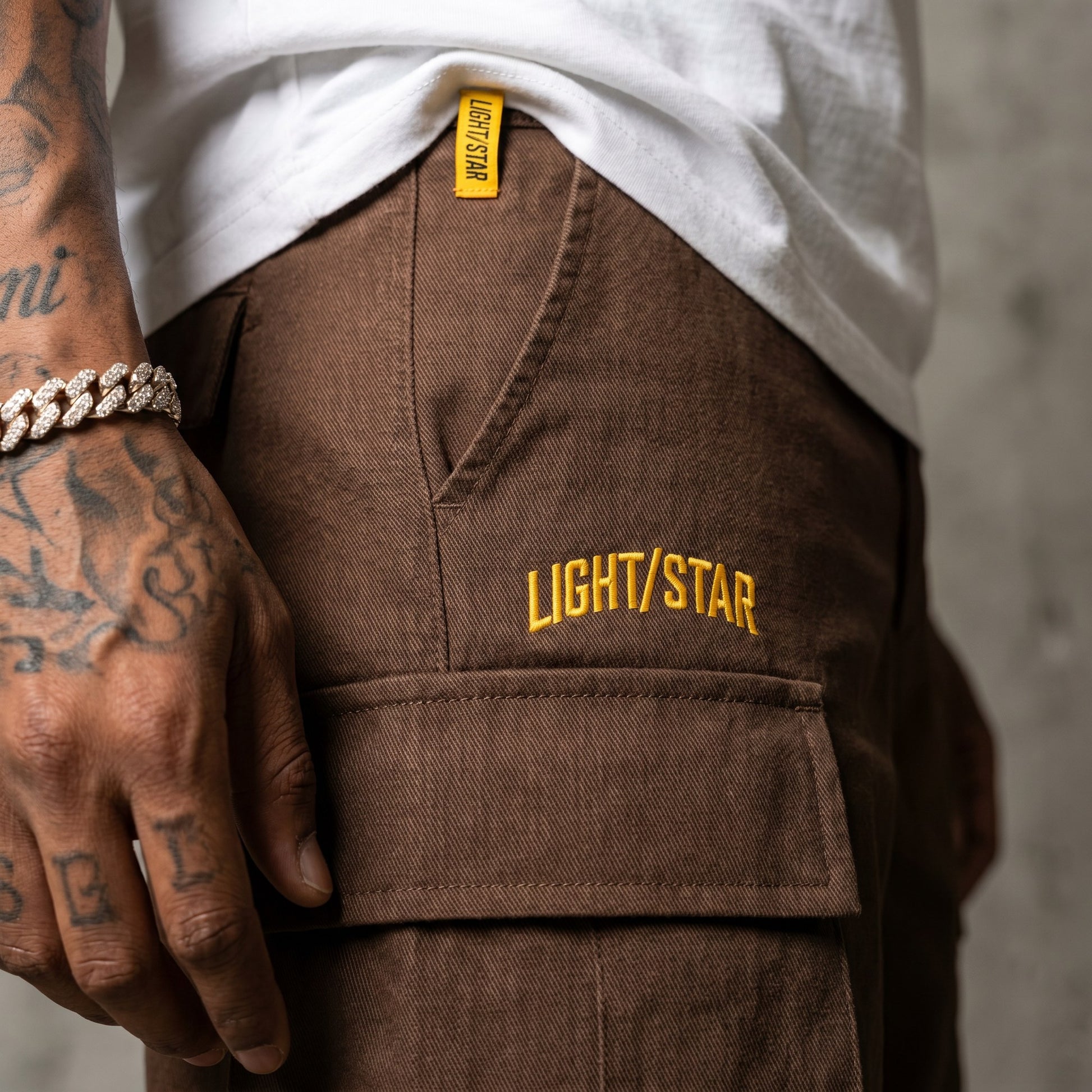 Cropped Cargo Pant Brown Field detail