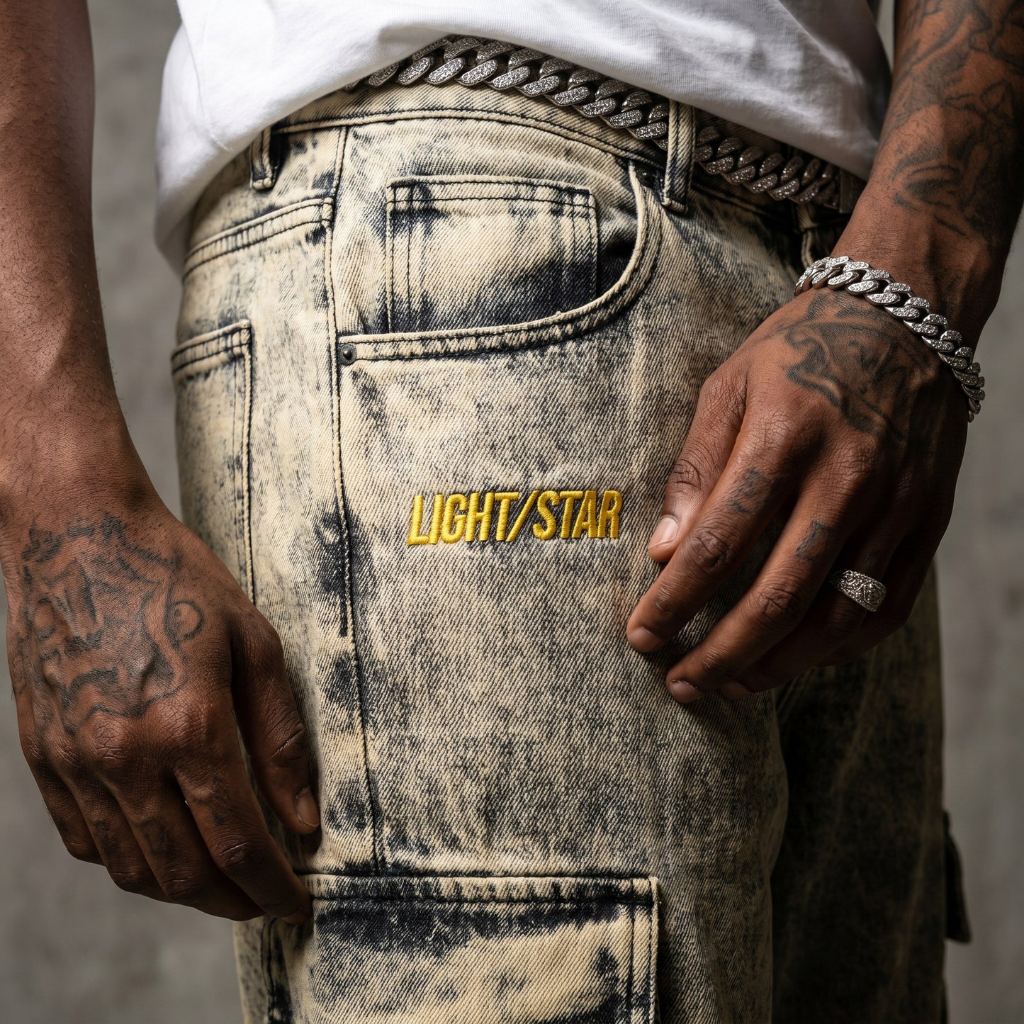 Distressed Baggy Jean Bleach Wash detail