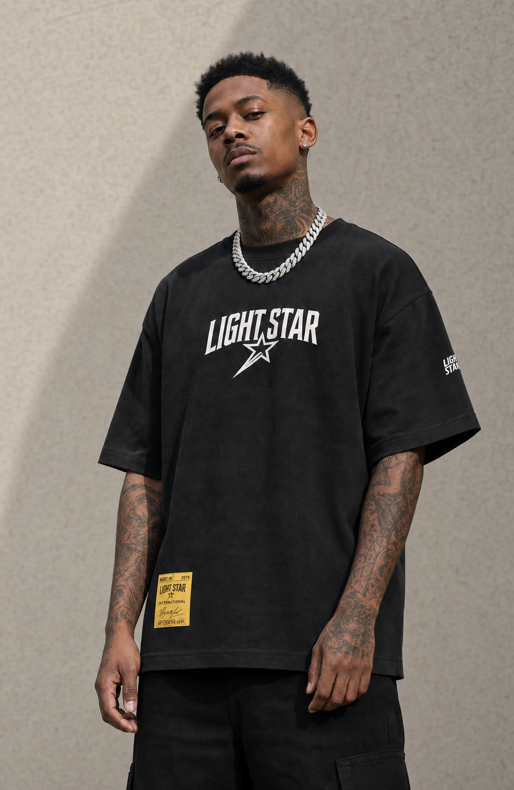Globe Tee Black / White front