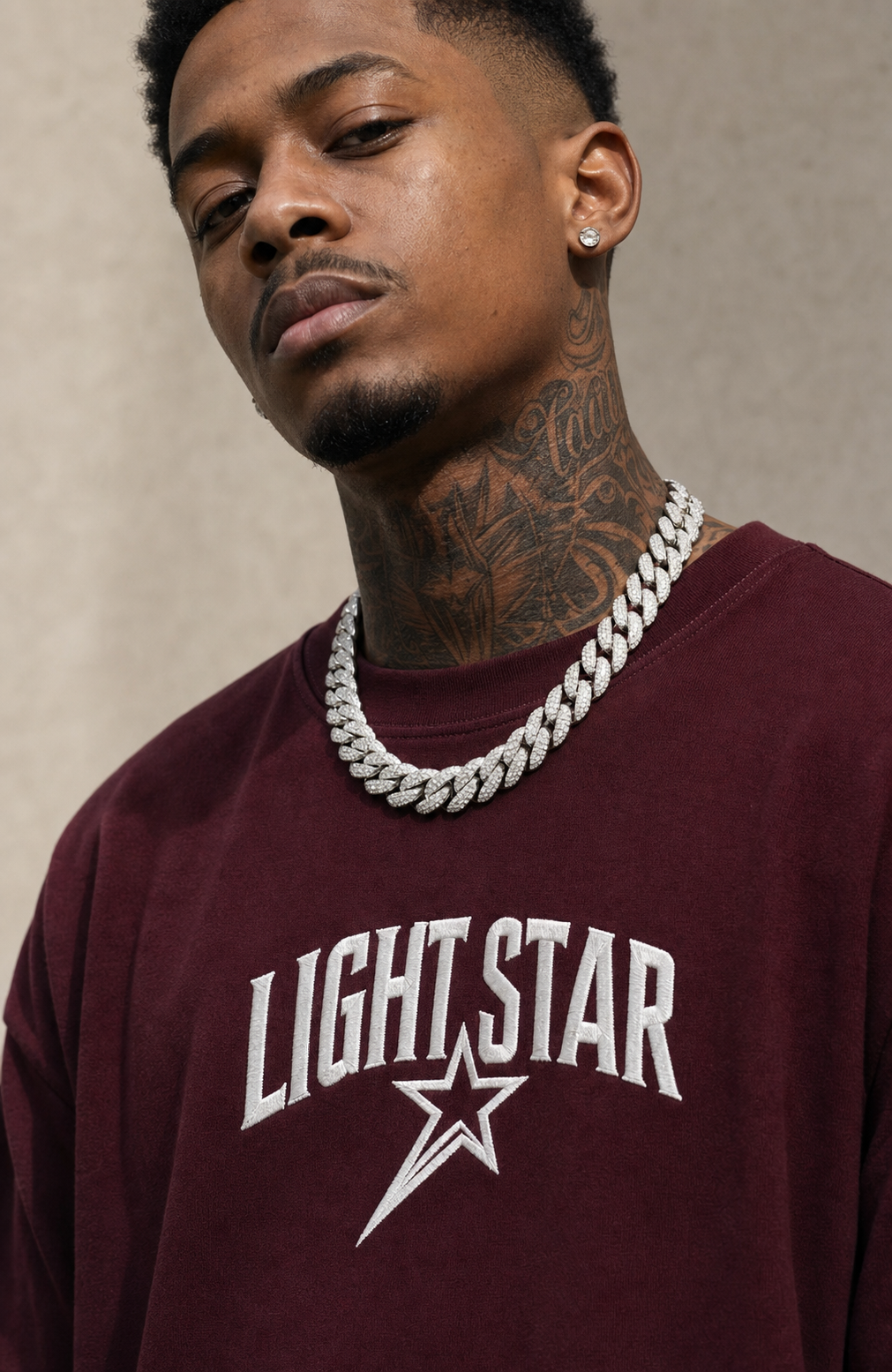 Globe Tee Burgundy / White detail