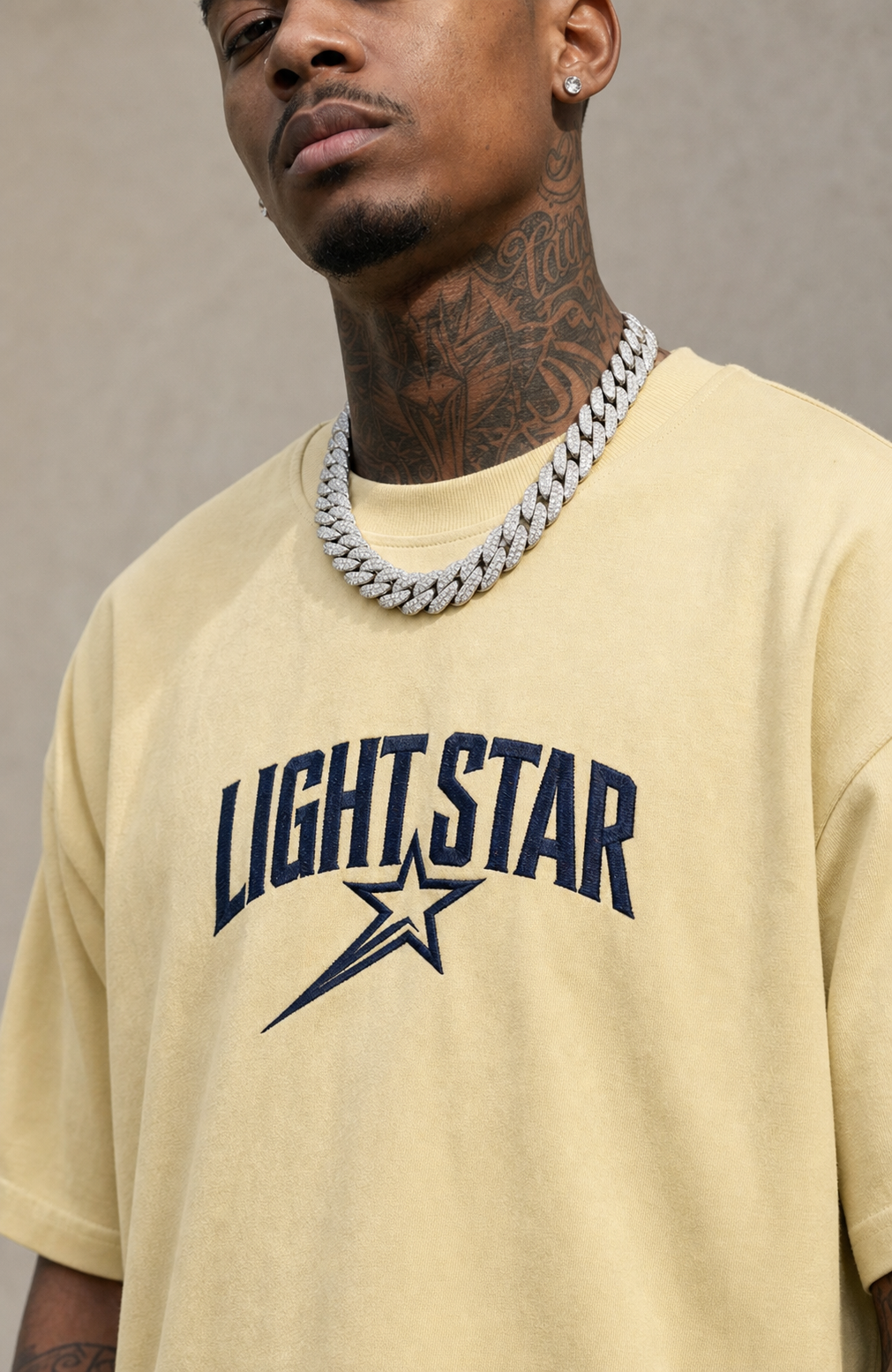 Globe Tee Pale Yellow / Navy detail
