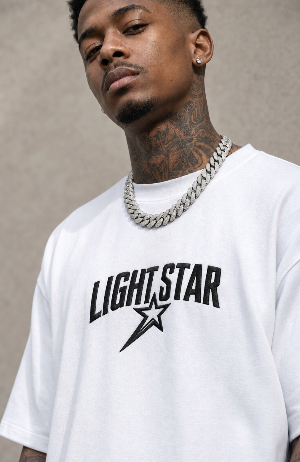 Globe Tee White / Black detail