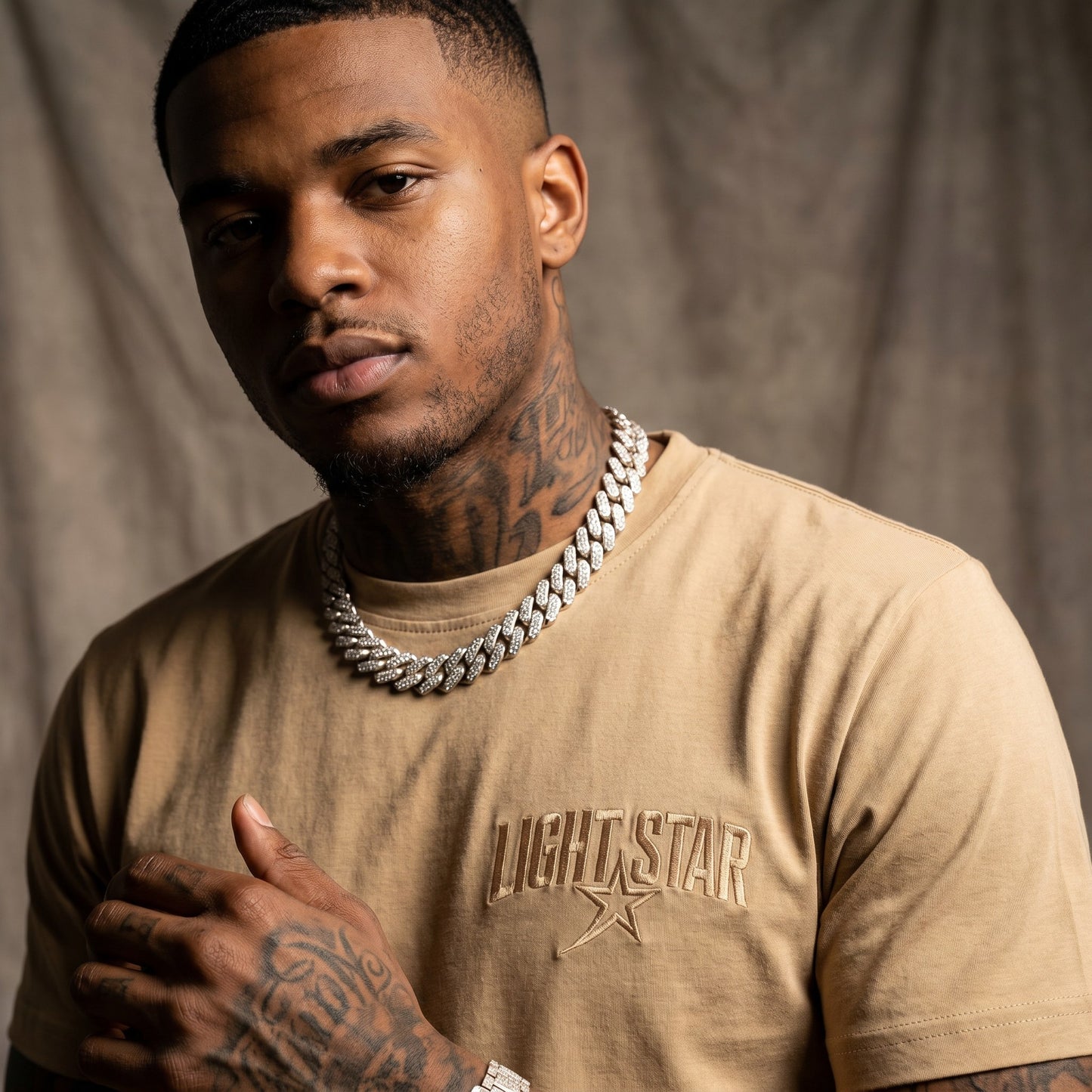 Layering Premium Tee Desert Sand detail